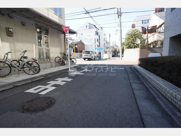 物件前通り【HT千駄ヶ谷ハウスⅩ】