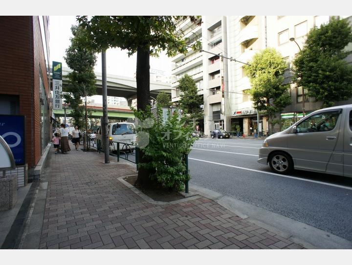 物件前通り【西麻布MKビル】