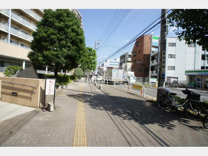 ビルの前の通り【Jタワー】