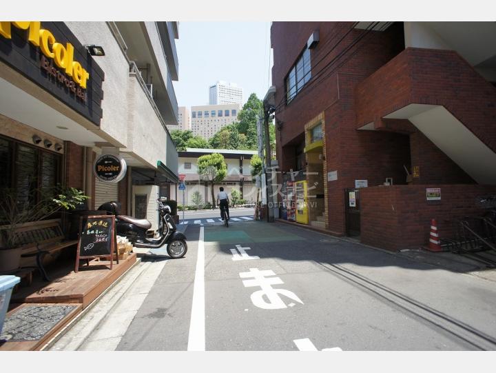 建物前の道路【新宿パークサイド永谷】