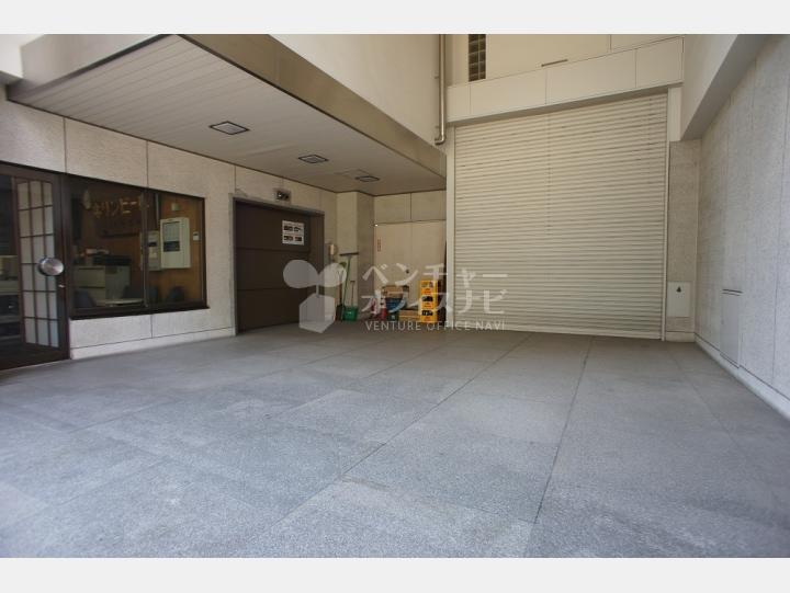 建物内駐車場前【矢野ビル】