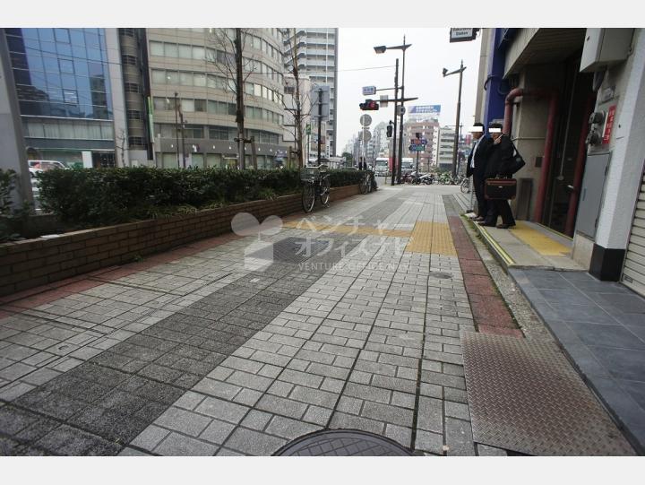 ビルの前の通り【早川ビル】