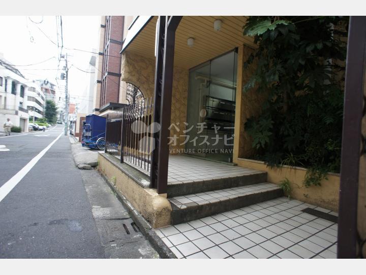 入口 【鹿鳴館ハイツ原宿】