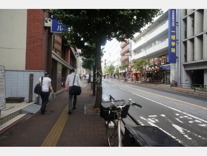 物件前通り【UKビル】