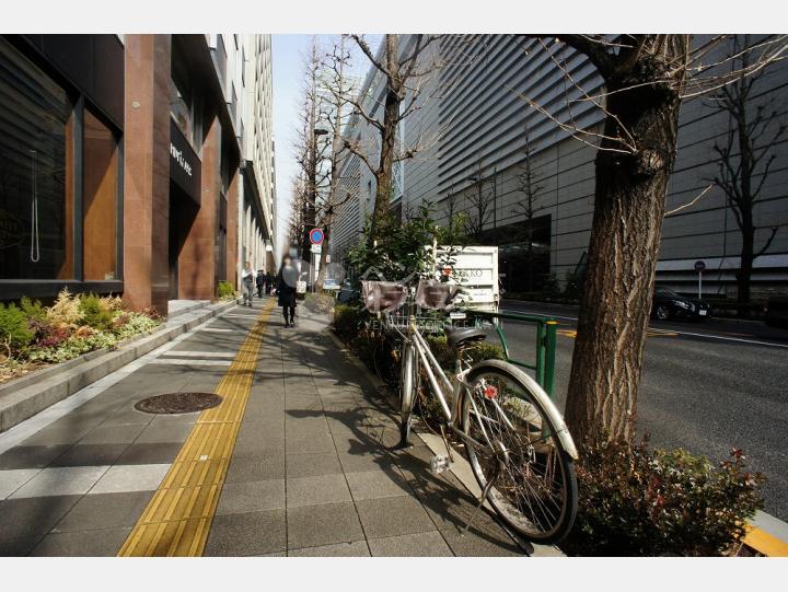 前面道路【新国際ビル】