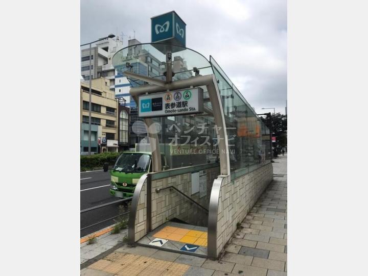 コンクリート打放しの外観 【TAKIビル表参道】