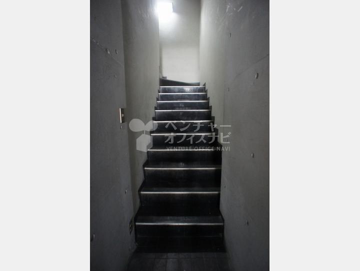 階段　【Gポイントビル】