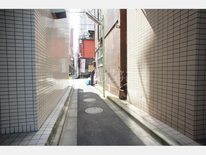 建物前通り【野瀬ビル】