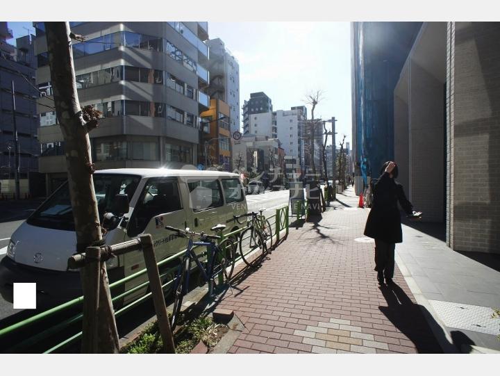 ビルの前の通り【阪和別館ビル】