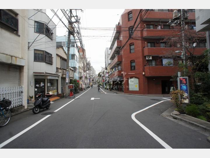 前面道路【スプリングヒルズ】