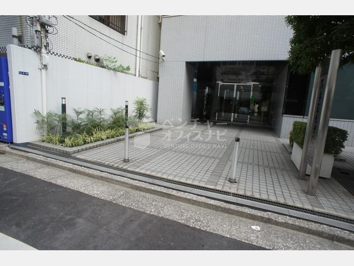 入口【馬事畜産会館】