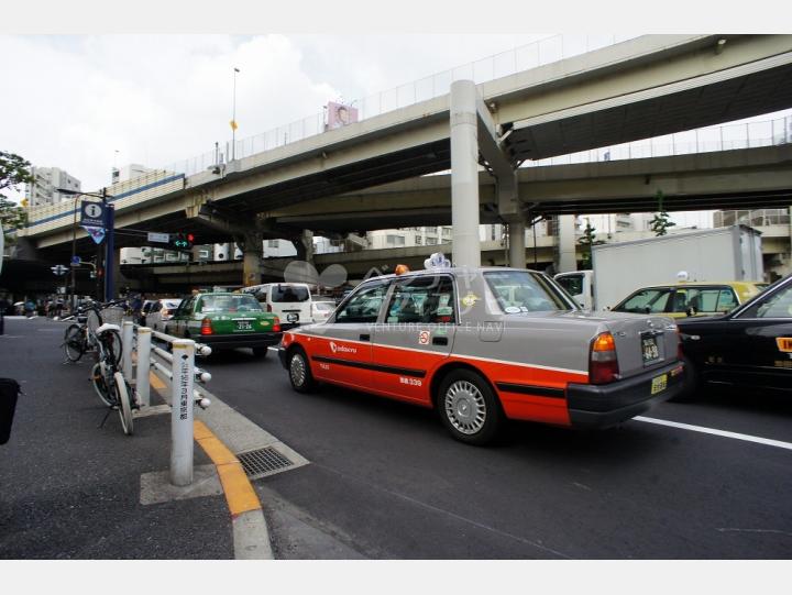 前面道路【カニエビル】