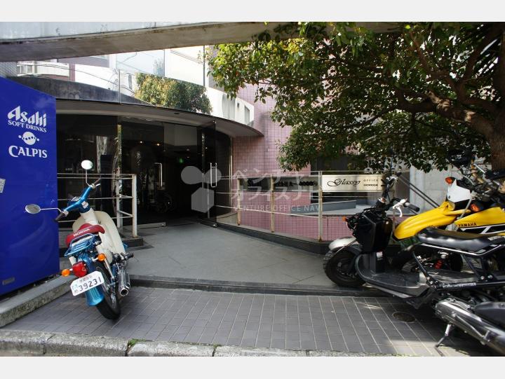 エントランス　【アカデミービル】