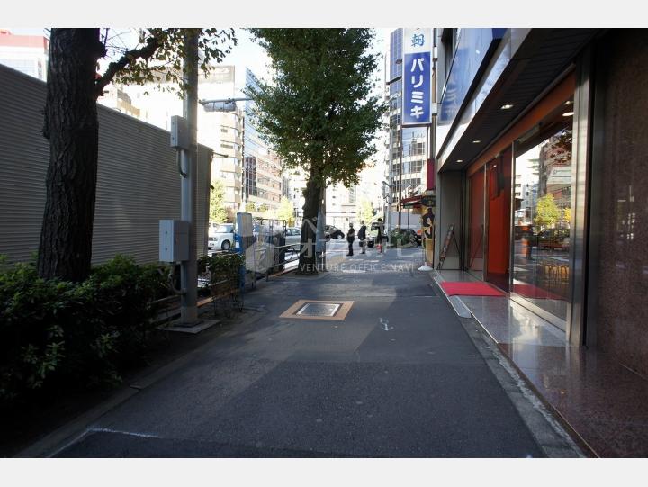 物権前通り【今朝ビル】