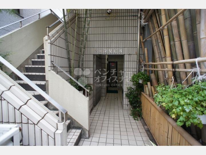 物件入口【青山深見ビル】