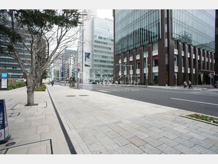 物件前通り【東京スクエアガーデン】
