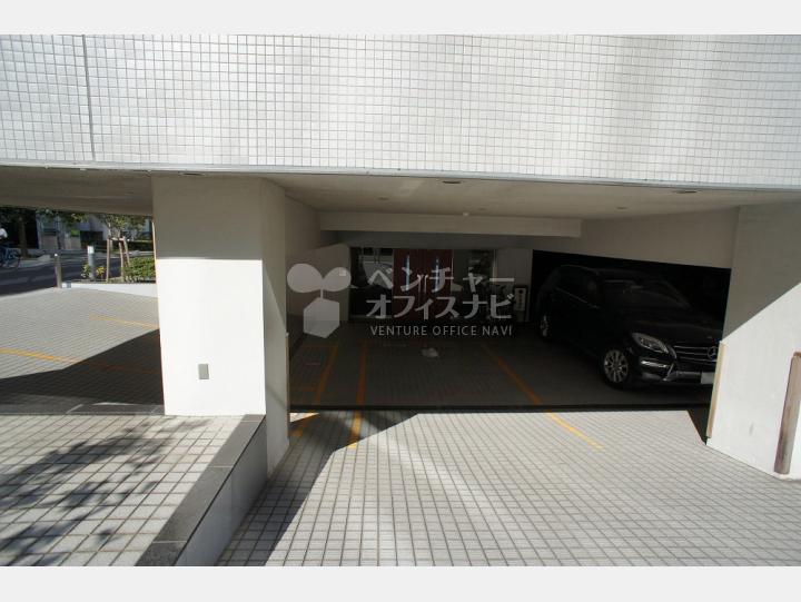 駐車場入口【YUKEN平河町ビル】