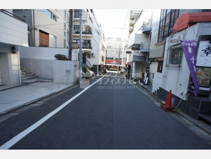 ビルの前の通り【ＮＩＳＨＩＡＺＡＢＵ　ＦＴⅡ】