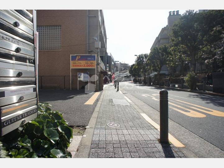 物件前通り【ヴォーグ代官山】
