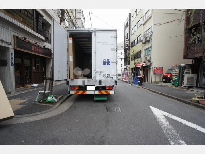 前面道路【カルチャーセンタービル】