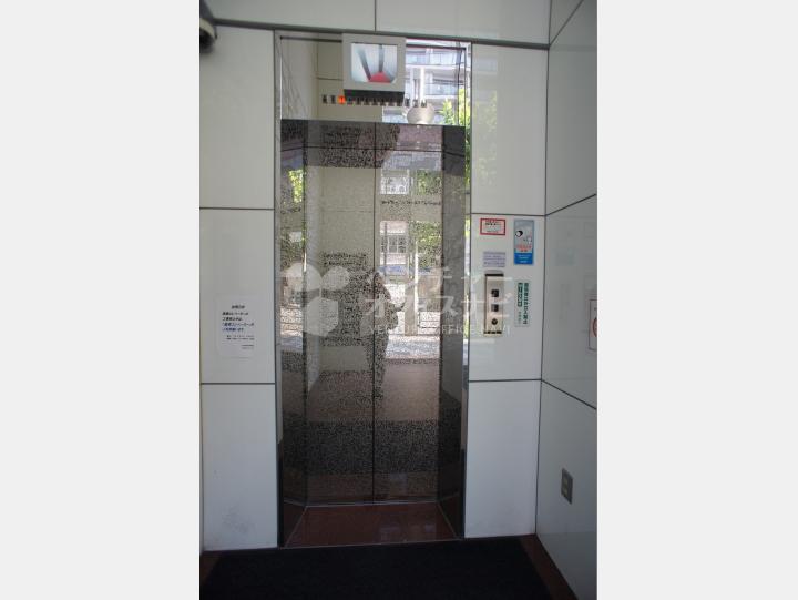 エレベーター　【YKB新宿御苑ビル】