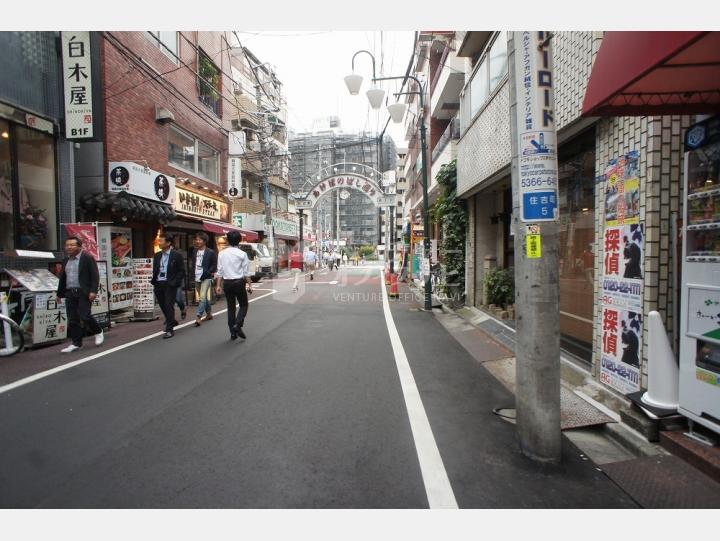 物件前の通り【曙橋ハイム鍋倉】