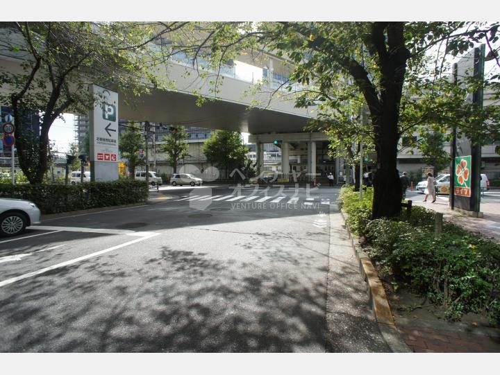 ビルの前の通り【新大崎勧業ビルディング(大崎ニューシティ4号館)】