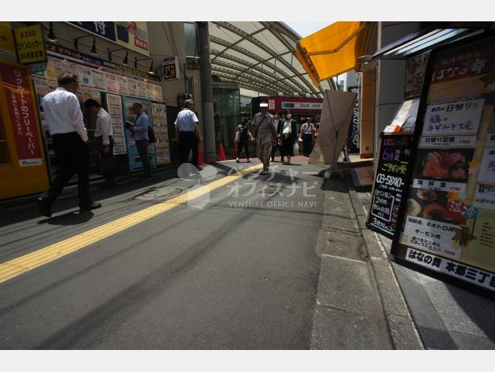 ビルの前の通り【本郷若井ビル】