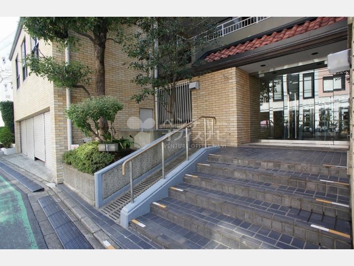 入口周辺【代官山風の館】