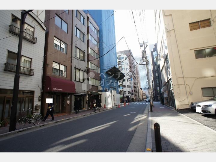 前面道路【パレステュディオ銀座】