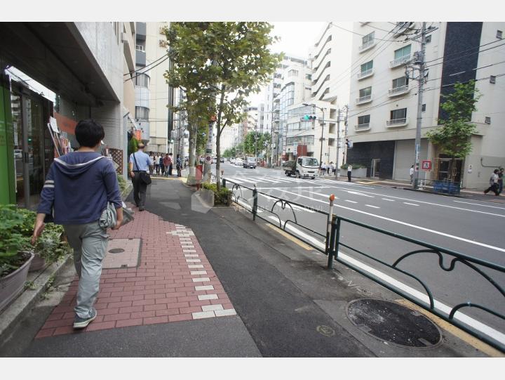 ビルの前の通り【五反田一丁目イーストビル】