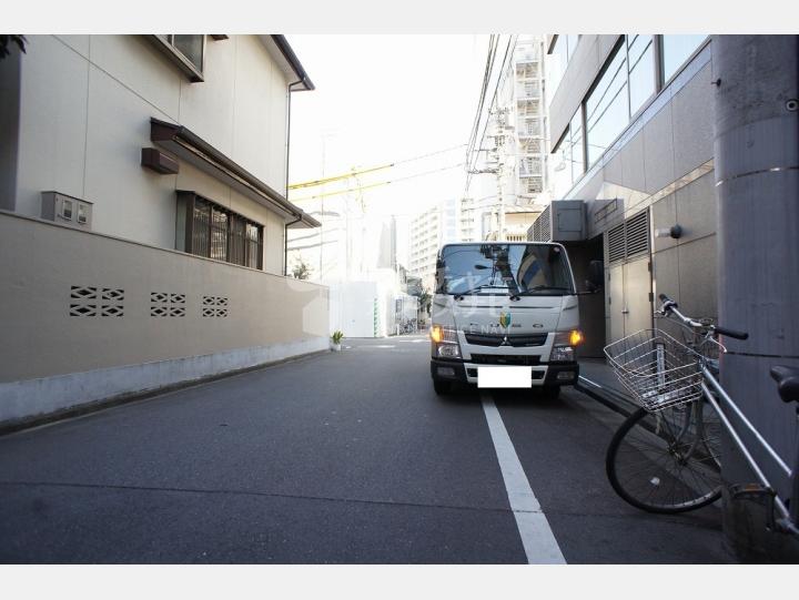 物件前通り【築地高野ビル】
