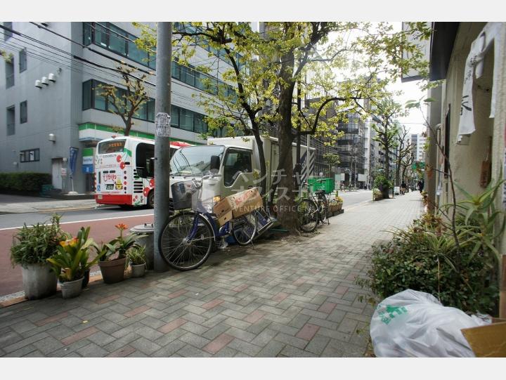 建物前通り【伊勢兼ビル】