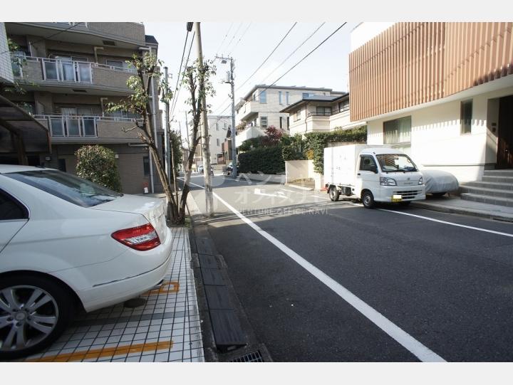 前面道路【シャルム初台】