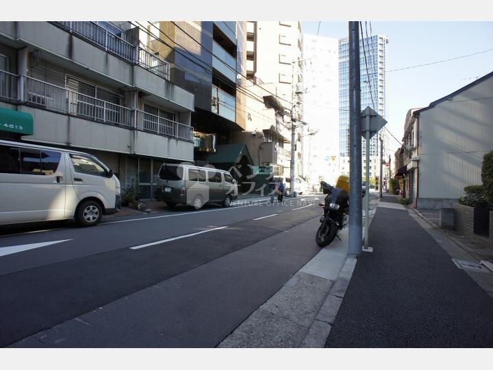 物件前通り【岡家寿ビル】