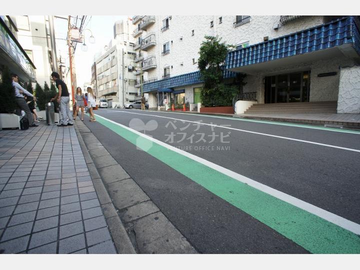 物件前【新宿石井ビル】