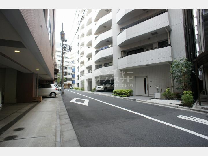 建物前通り【フォレスタ】