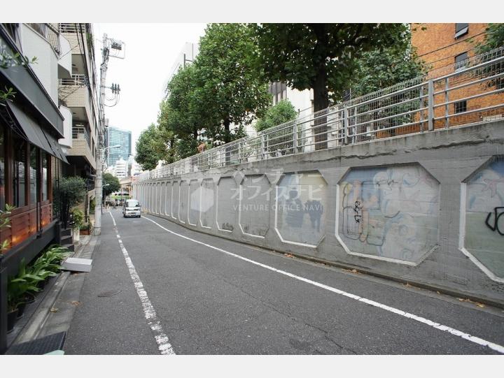 前面道路【コーポ天城】