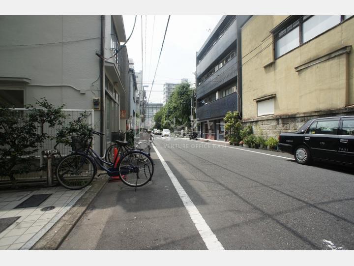 前面道路【リブポート上野松が谷】