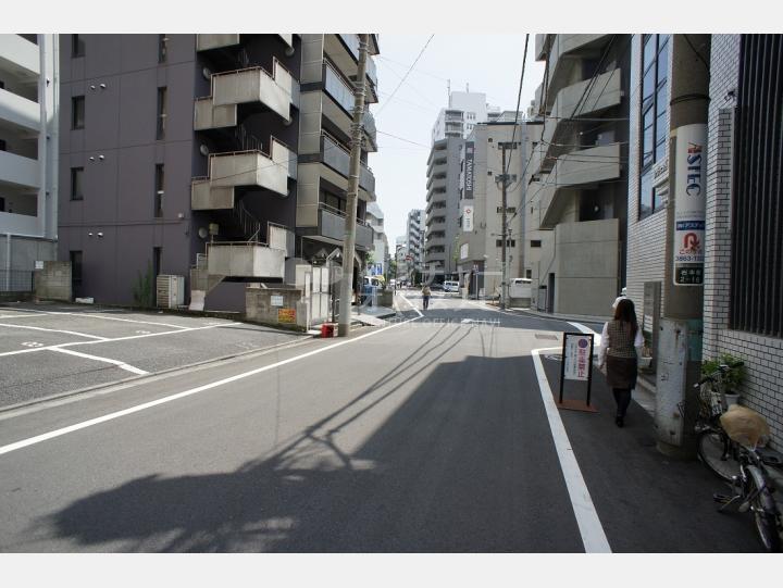 建物前の通り【レジェンド岩本町ビルＢ館】