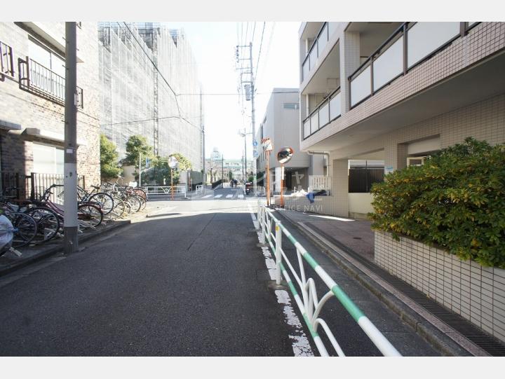 前面道路【シャングリラ代々木】