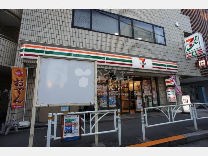 物件前通りコンビニ【ユーベース神宮前（旧小松ビルディング）】