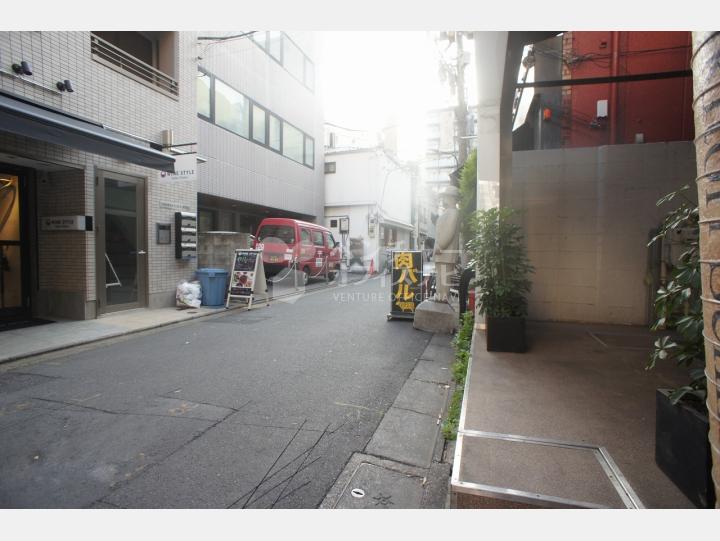 前面道路【レックスビル】