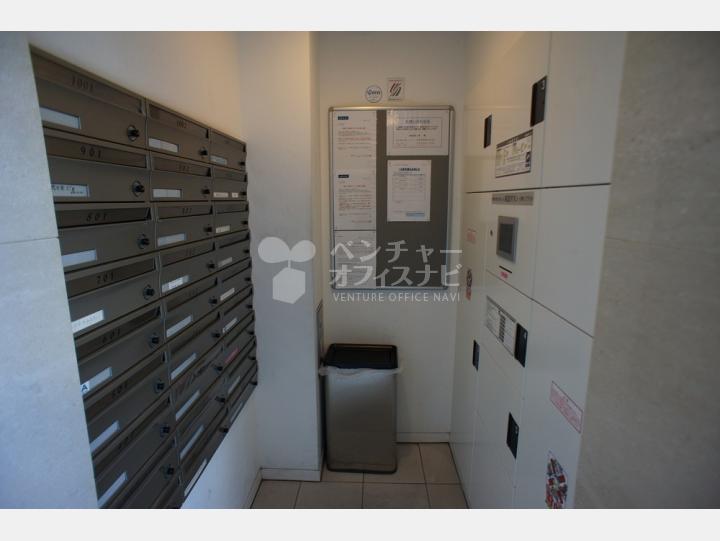 宅配ＢＯＸ+集合ポスト　【アジリア代々木J's（AGILIA YOYOGI J's）】