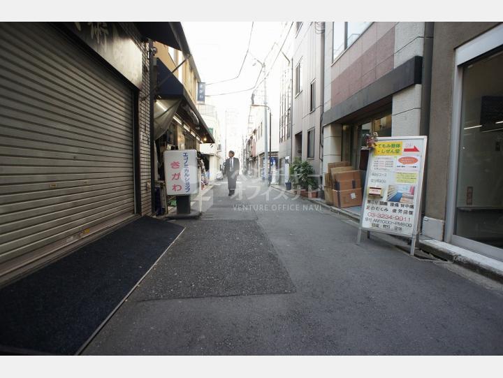 物件前通り【神田製本会館】