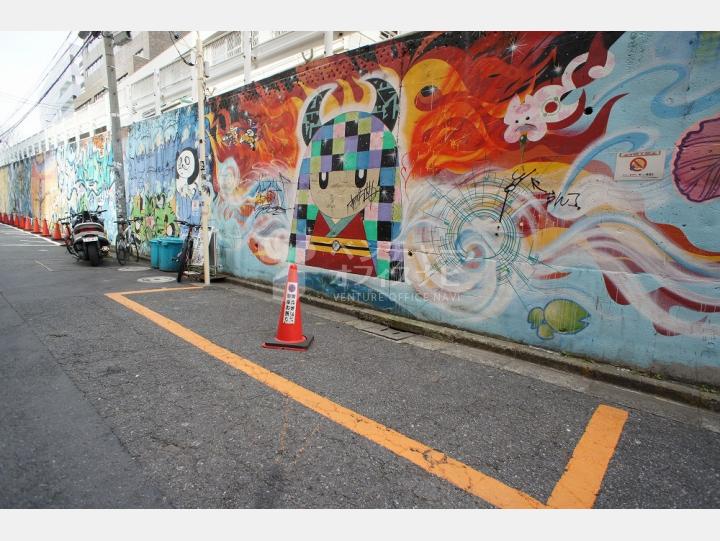 物件前の落書きアート 【パラシオン渋谷】