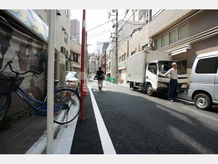 前面道路【湯島ビルディング】