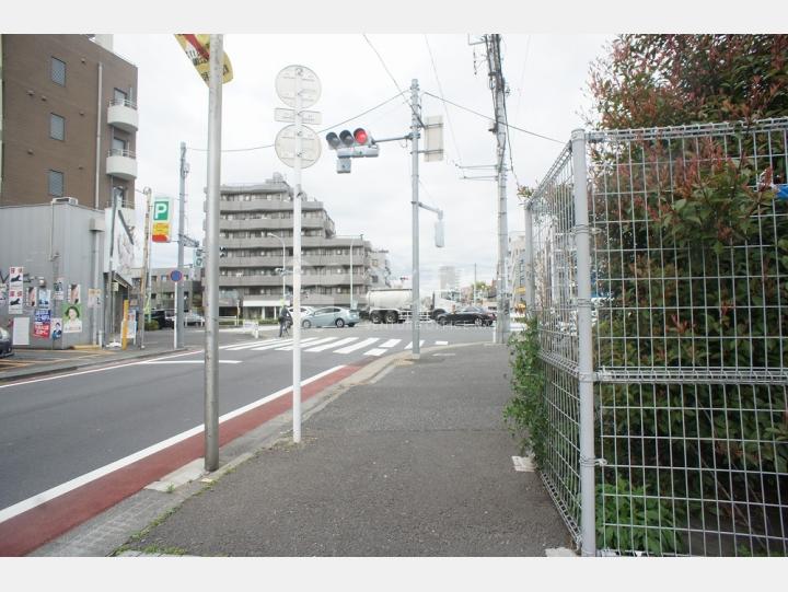 ビルの前の通り【パーセル大山町】