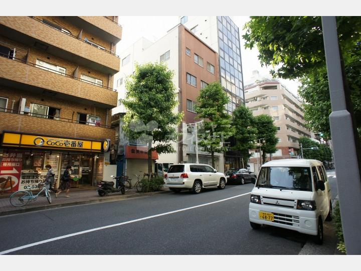 物件前の通り 【御苑ハイツ】