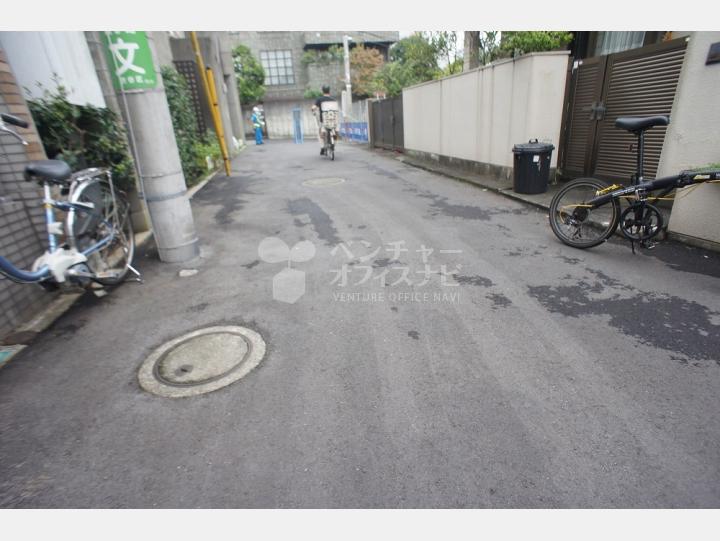 前面道路【シャトー参宮橋】